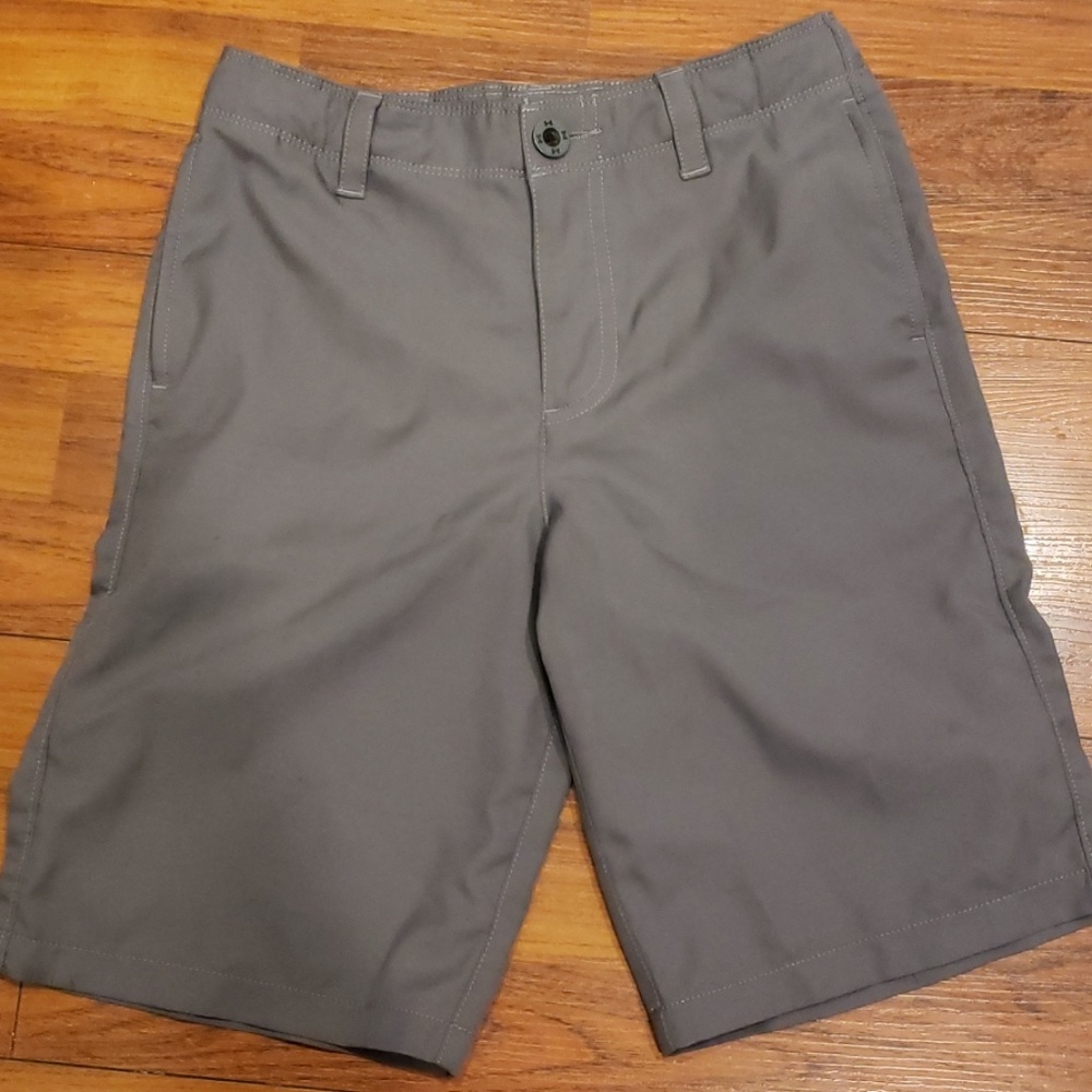 NWOT Youth Under Armour golf shorts
